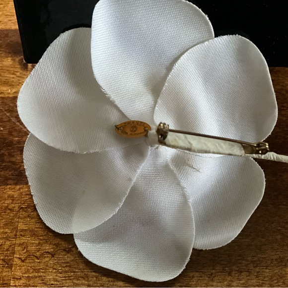 Chanel Camellia Flower Broochh in White Silk - Picture 3 of 7